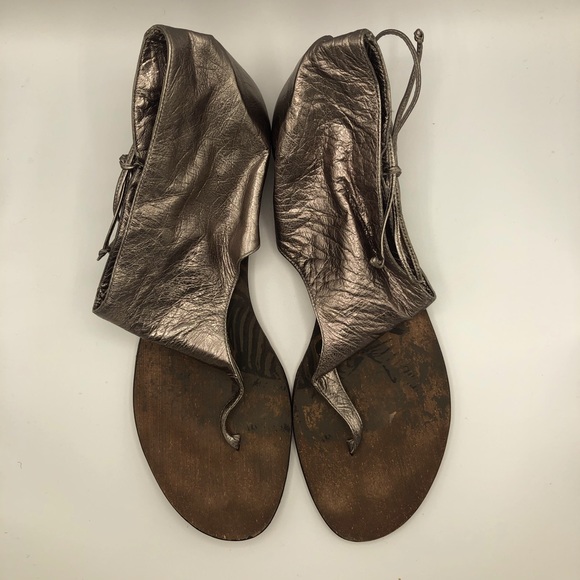 DOLCE VITA SLOUCHY THONG METALLIC LEATHER SANDAL - Picture 14 of 14